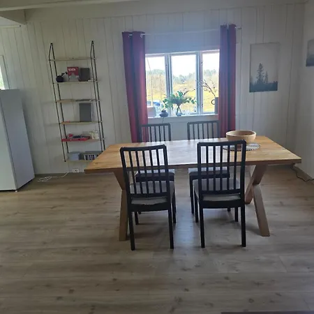 In Leirvag Leirvag (Vestland)